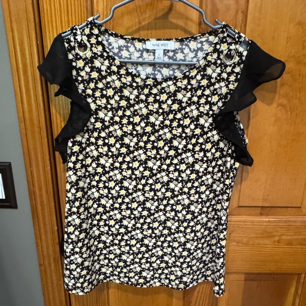 Nine West black/yellow flutter top - size small